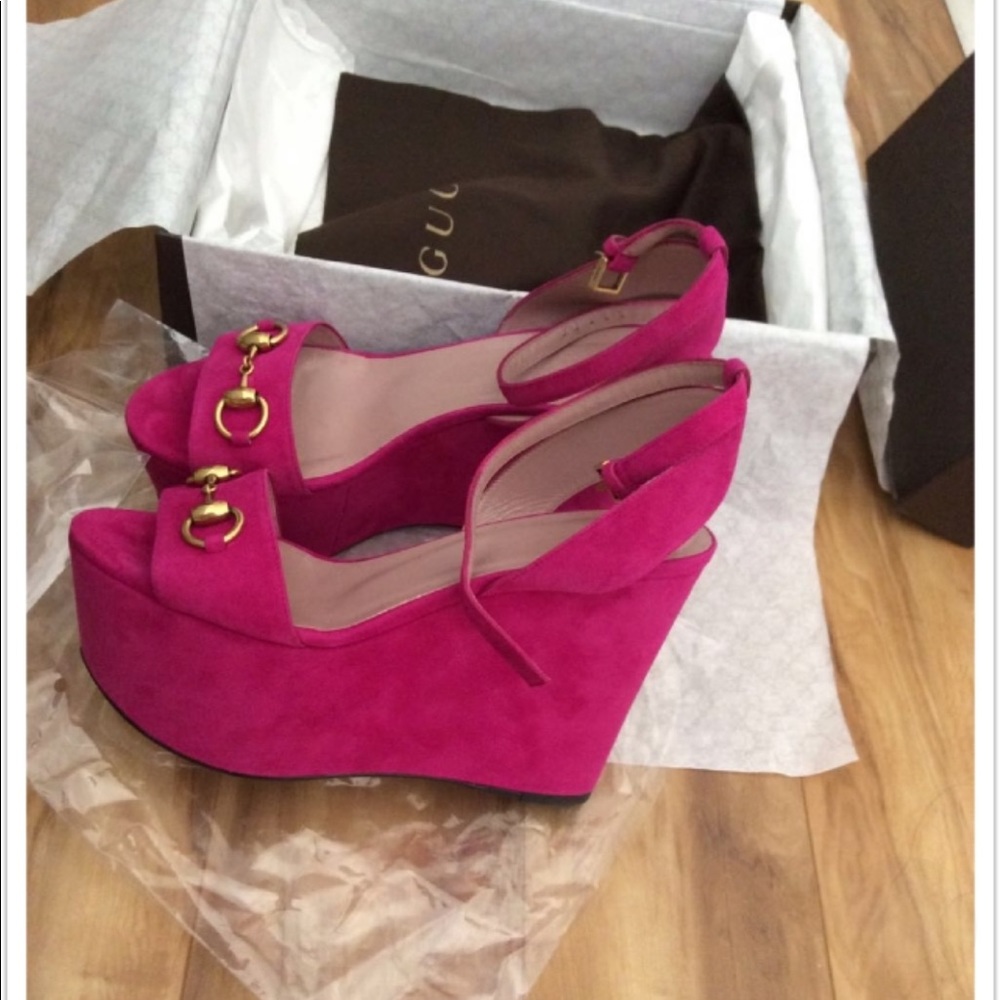 BRAND NEW Gucci suede heels